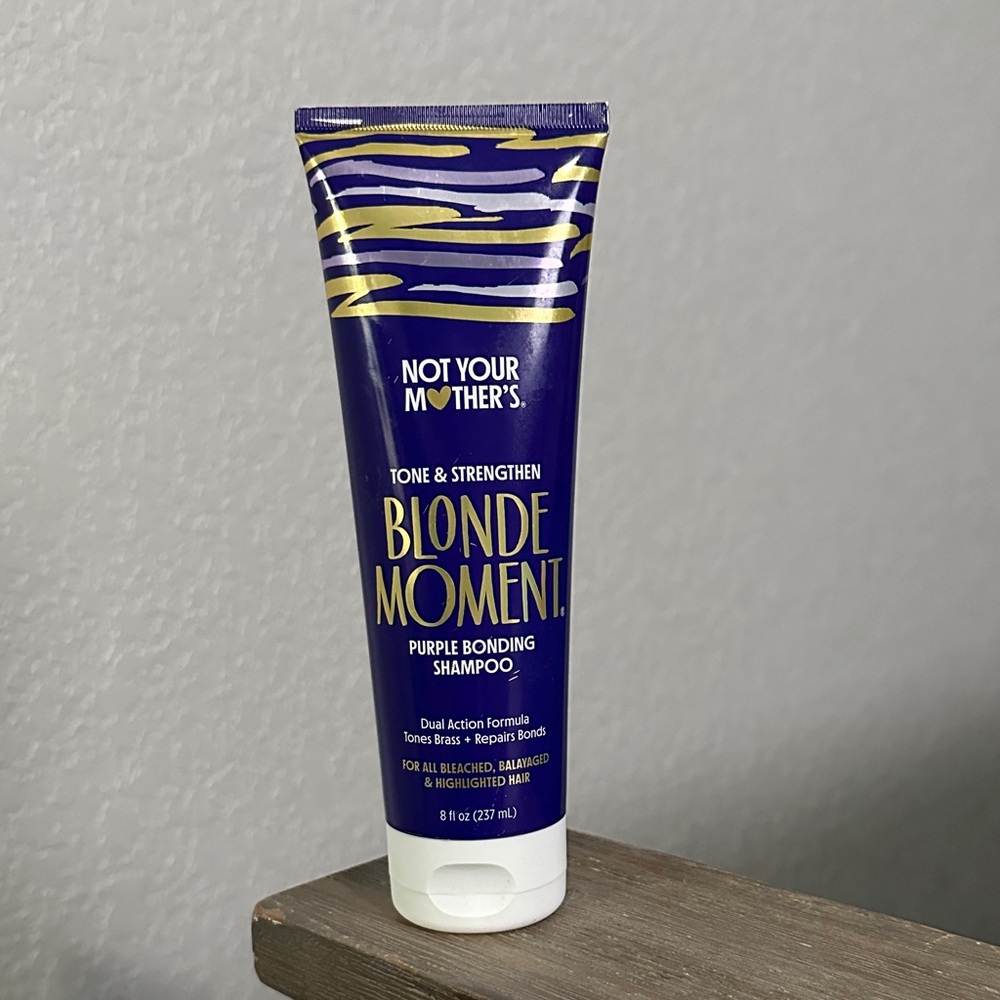 Blonde Moment Purple Shampoo - Blue and Gold